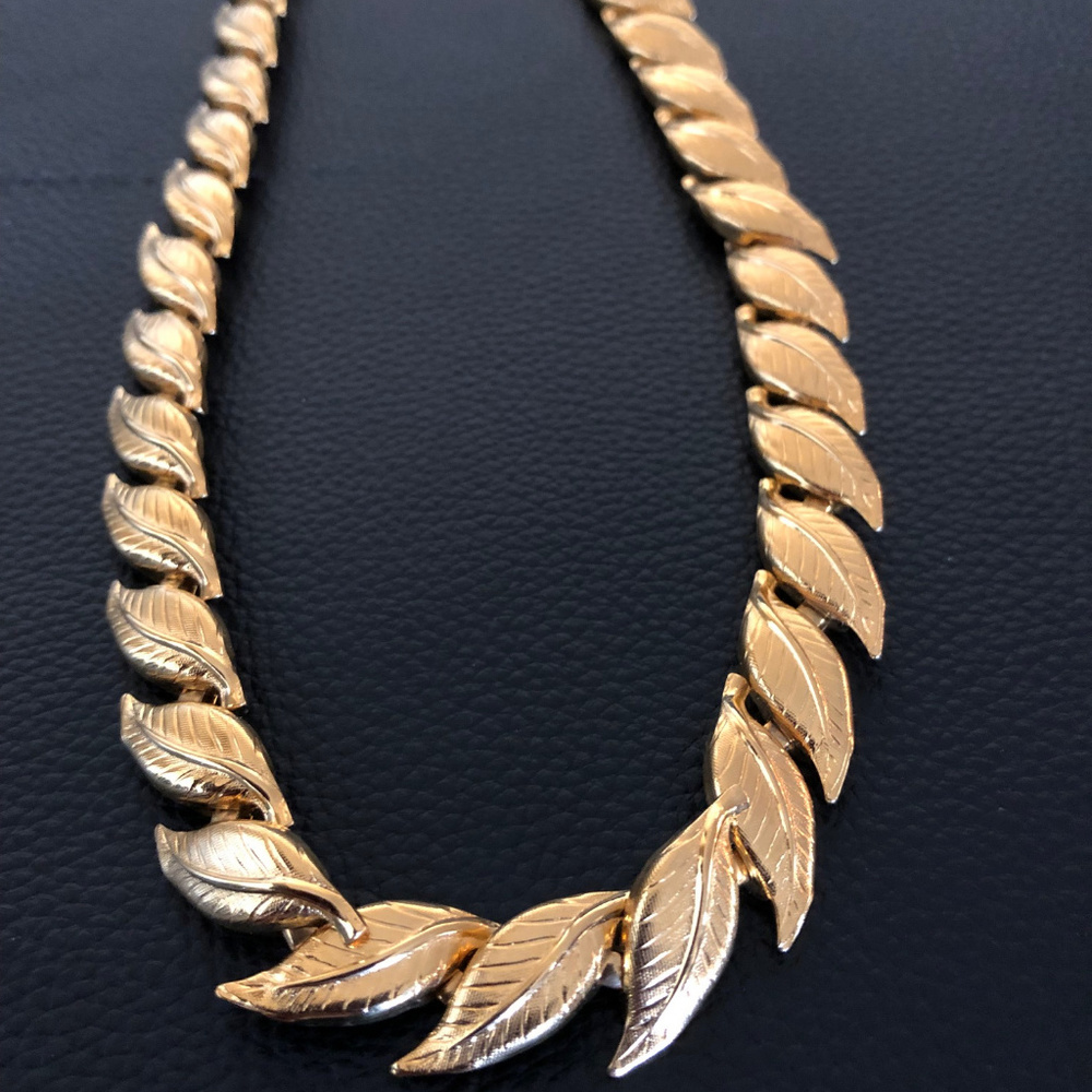 Napier Vintage Gold 18" Necklace with Leaf Pattern